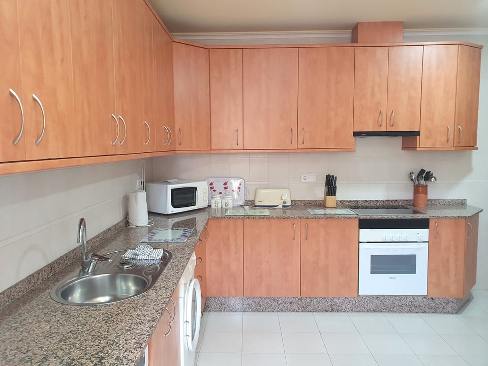 Fully fitted kitchen