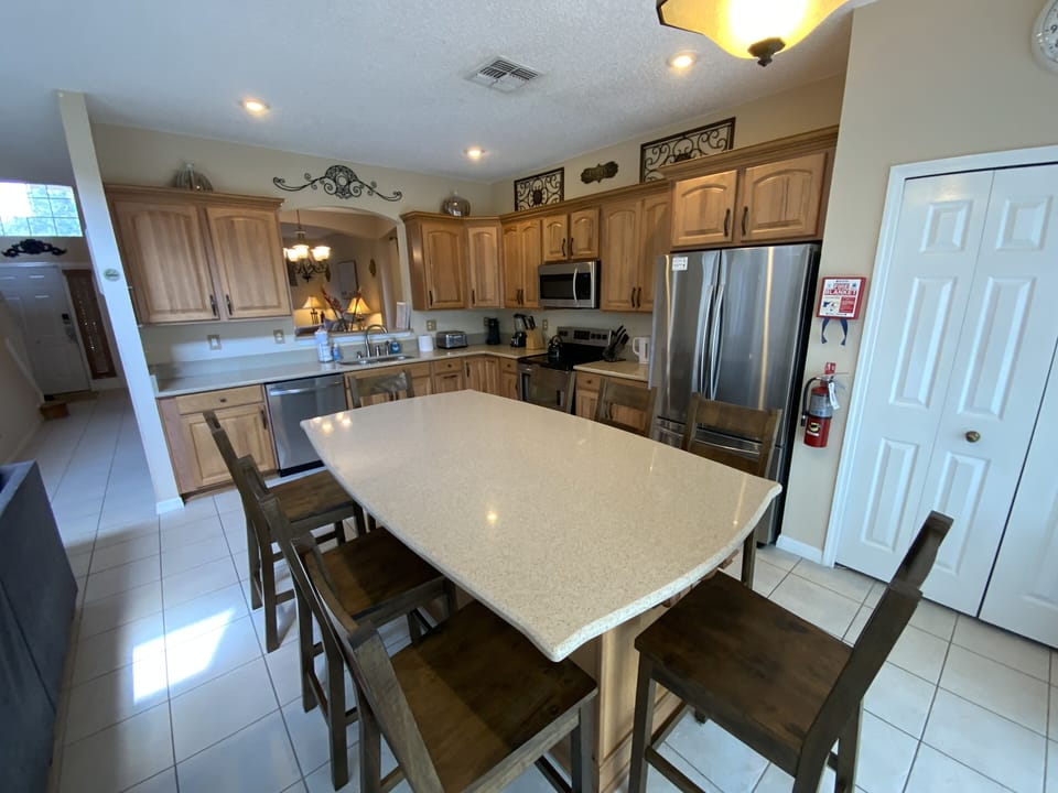 A large island seats 8