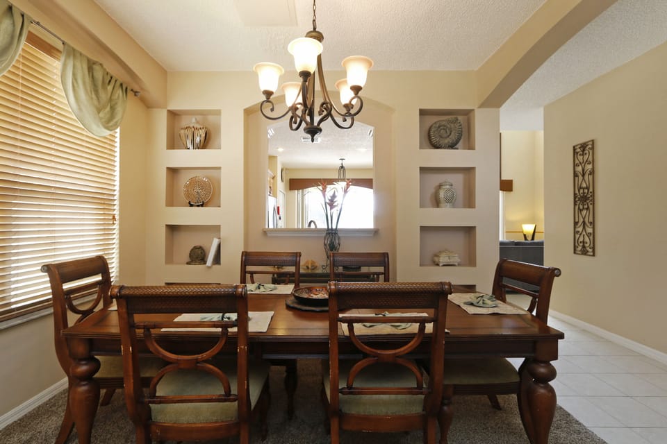 Dining table for 6 persons for that extra special meal. 