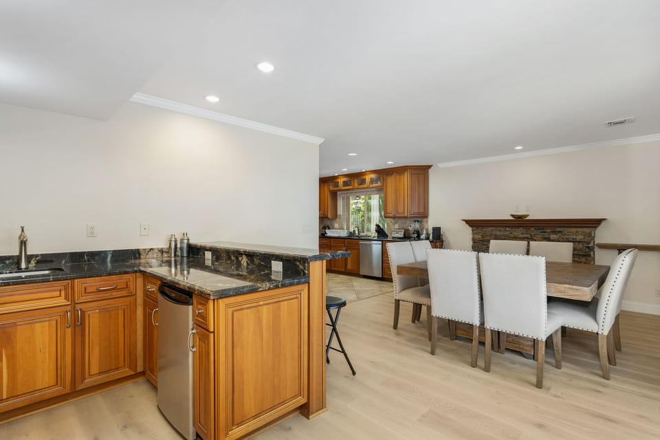 dining room and wet bar