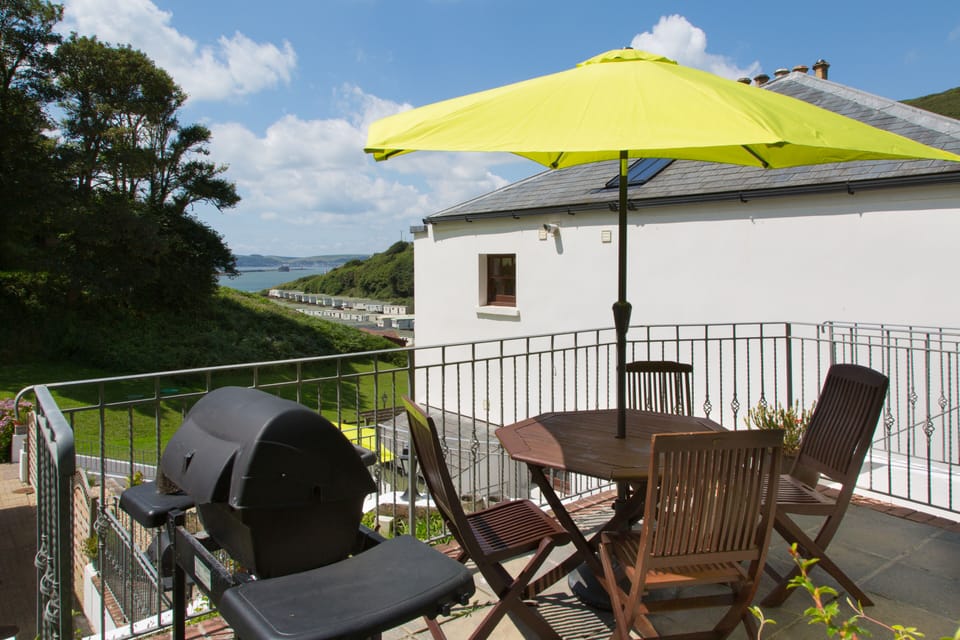Rennie Apartment - terrace and BBQ