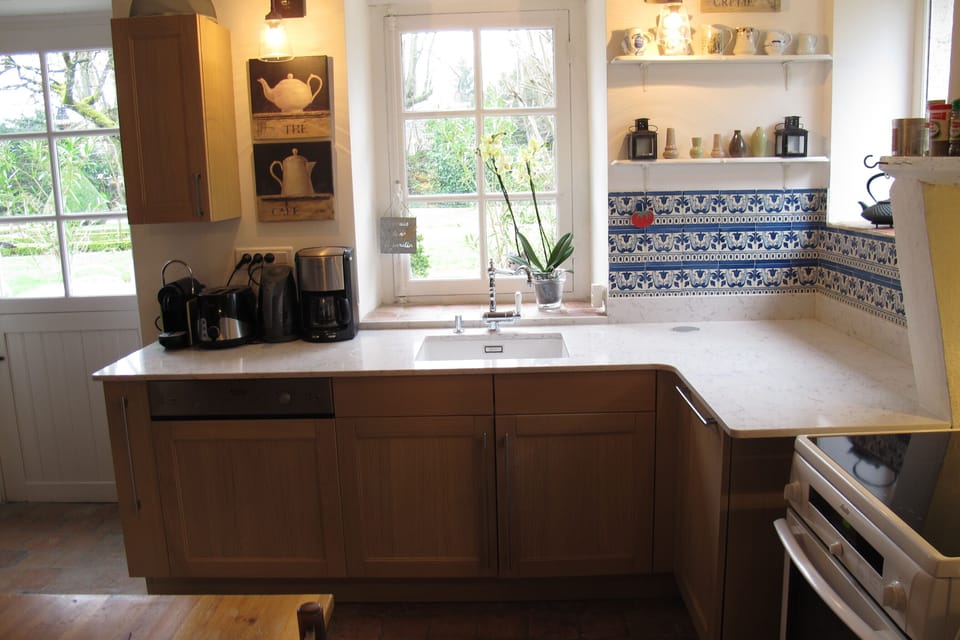  Large Kitchen 