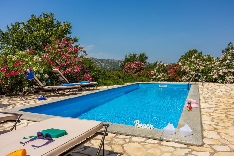 VILLA TRIBALJ oleander pool sundeck in complete privacy, amazing view & sunset