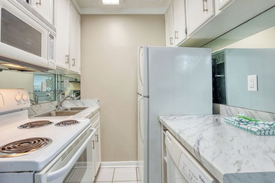 Full Kitchen with oven, stove, microwave, ice maker, and dishwasher