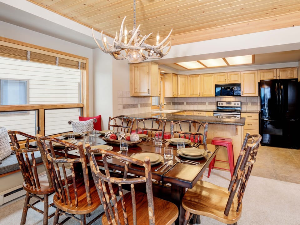 Beaverhead 1422. Dining Room, 4