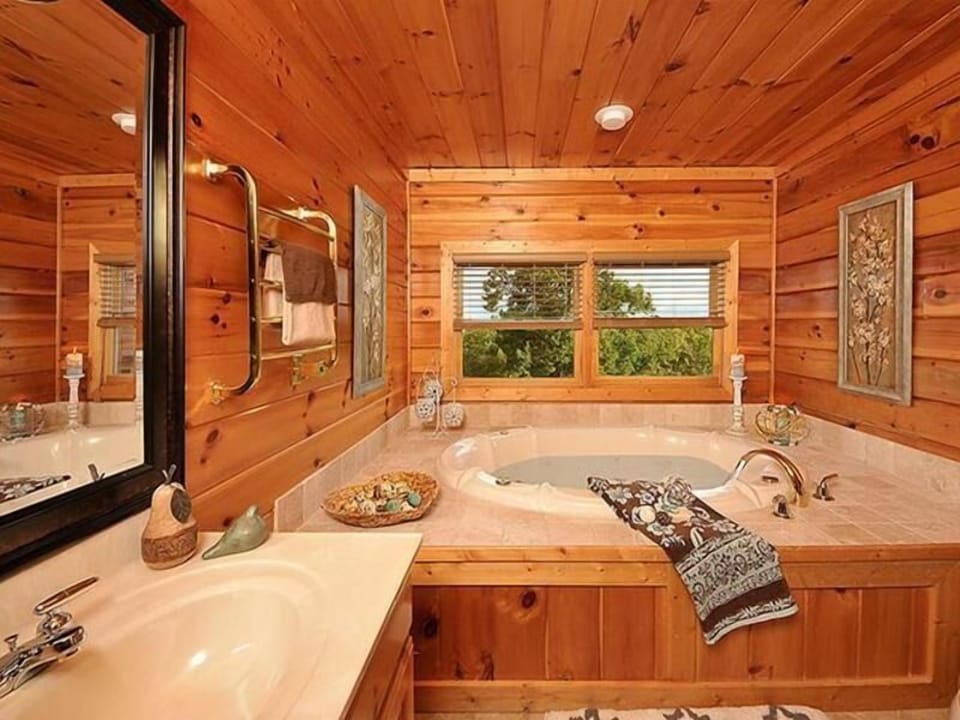 Loft Bathroom Jacuzzi Tub