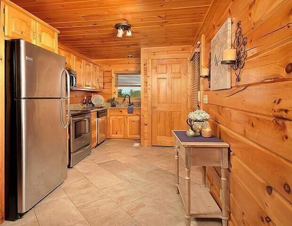Fully Stocked Kitchen with Washer/Dryer Unit