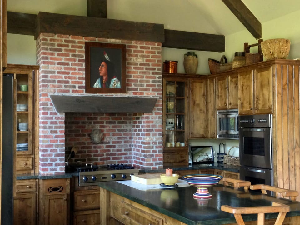 Beautiful and functional with Viking appliances double oven microwave