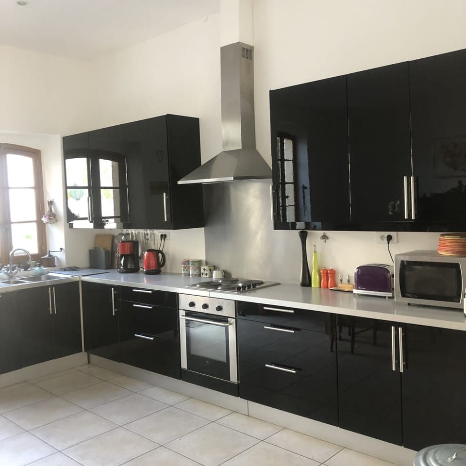 Fully equipped with oven, hob, microwave, fridge/freezer, dishwasher and washer