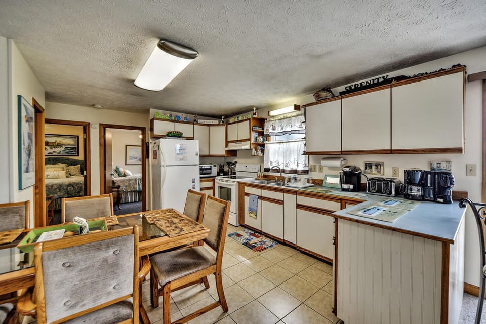 Large L-shaped fully equipped eat  in kitchen 