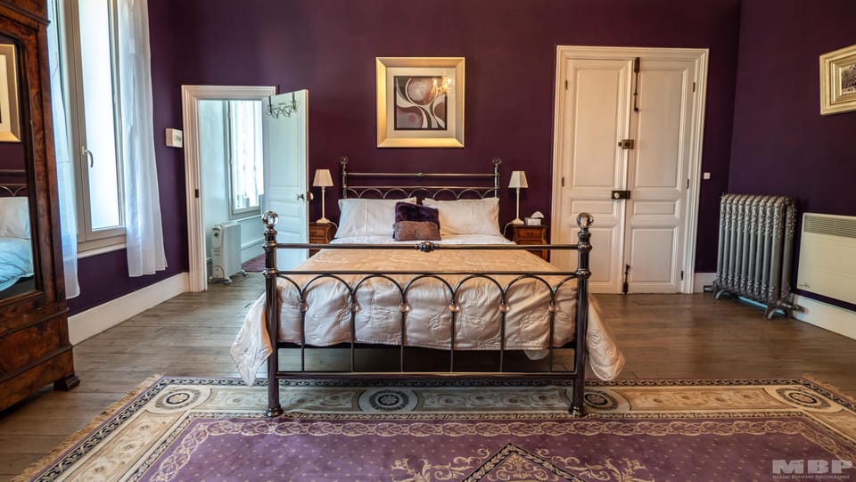 Chambre Celine, featuring a king-size bed.