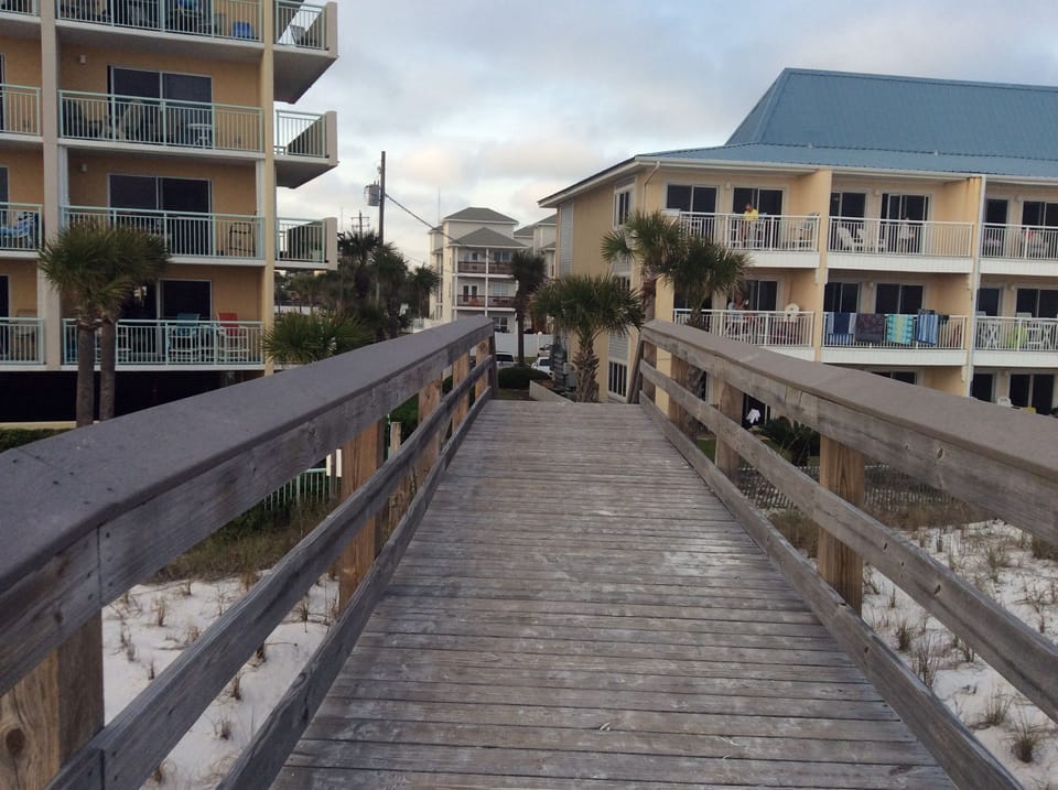 Walkway to Beach no ram steps 