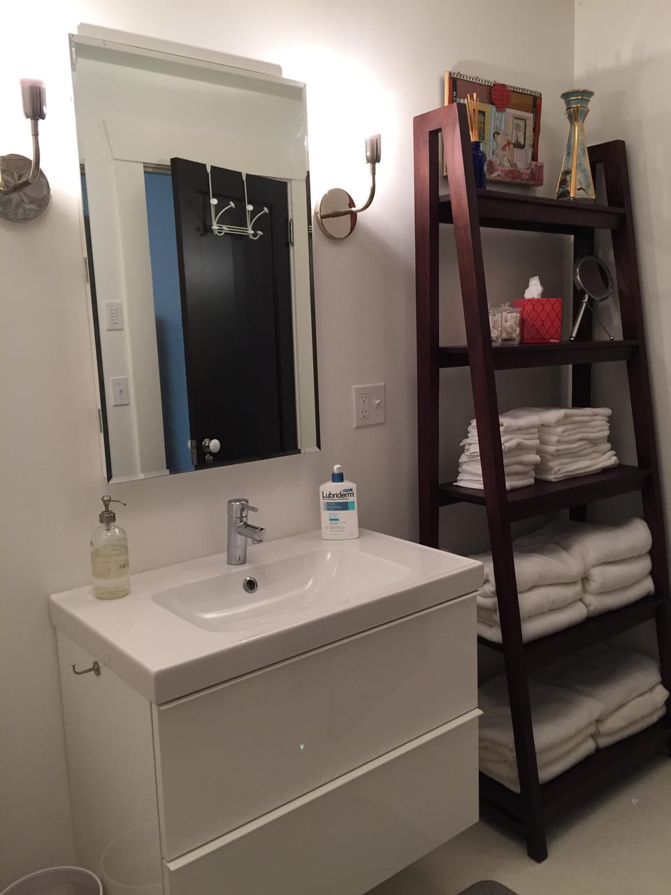 Lots of fluffy towels
