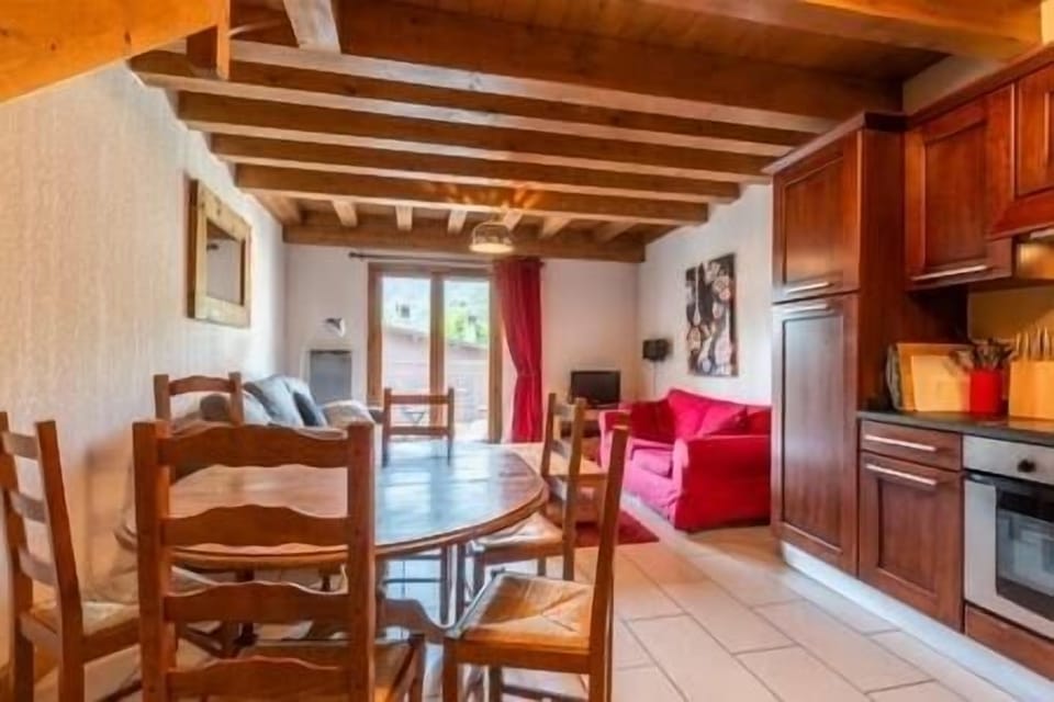Sitting Room and Balcony