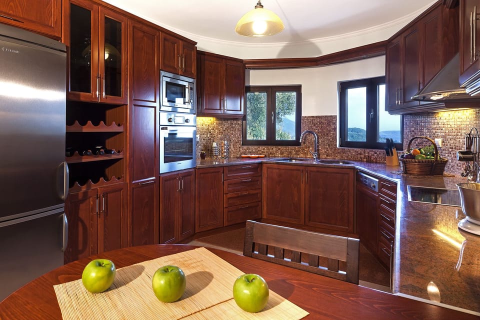 Open plan kitchen (fully equipped)