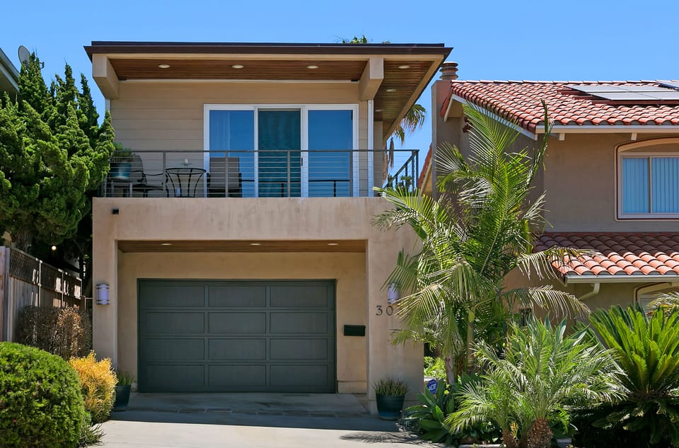 front of house with Garage