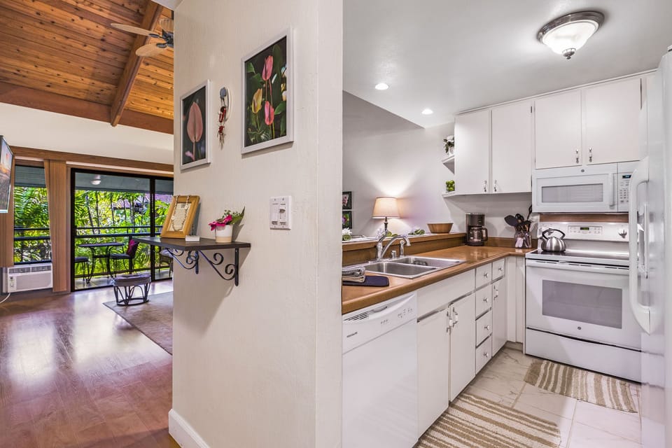 full kitchen with dishwasher
