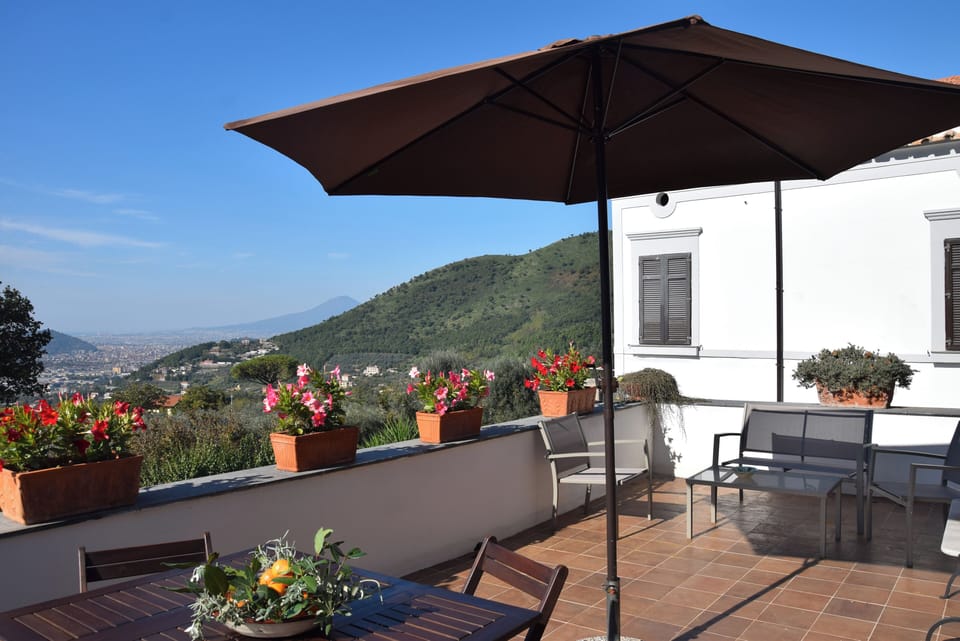 Terrazzo a livello con vista sull'agro Nocerino e sul Vesuvio