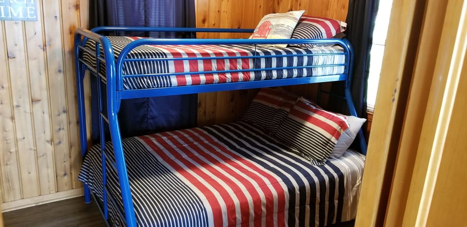 Bunk Bedroom-can sleep 3