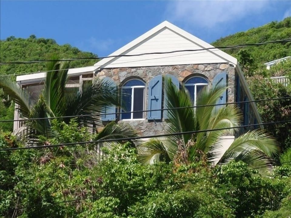 Front view of Stoneharbor Cottage
