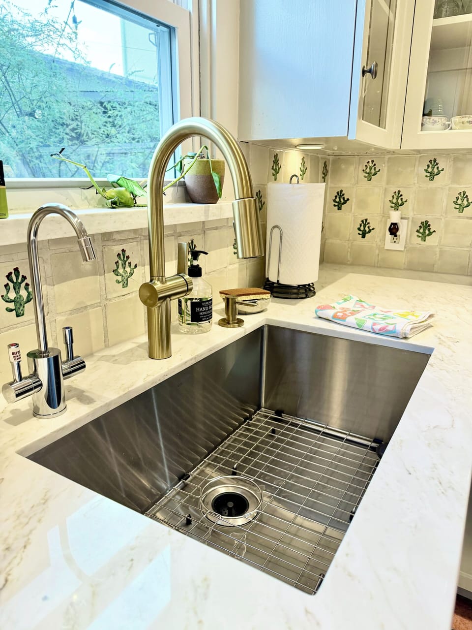Kholer Fauscet, Kraus 10” Deep sink, Filtered drinking water/ instant Hot water