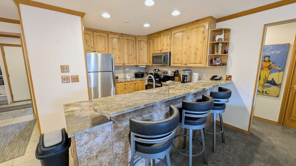 Beaver Creek West Condo B-3 kitchen with breakfast bar