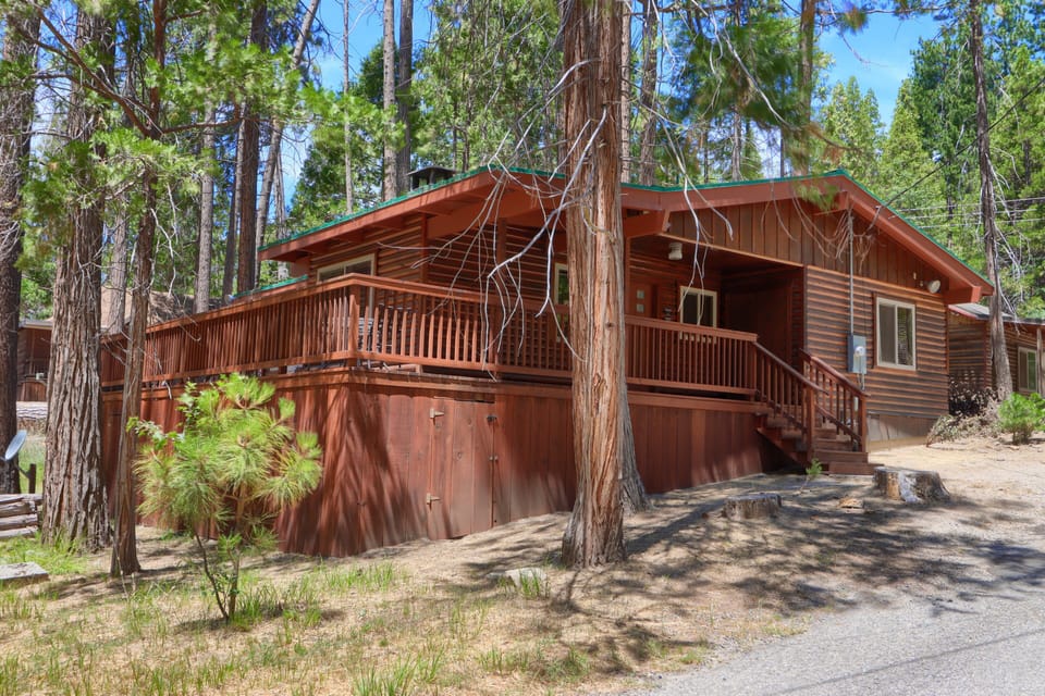 Side deck of the cabin
