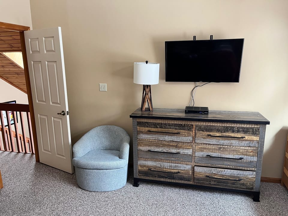 Master Bedroom  (smart TV)