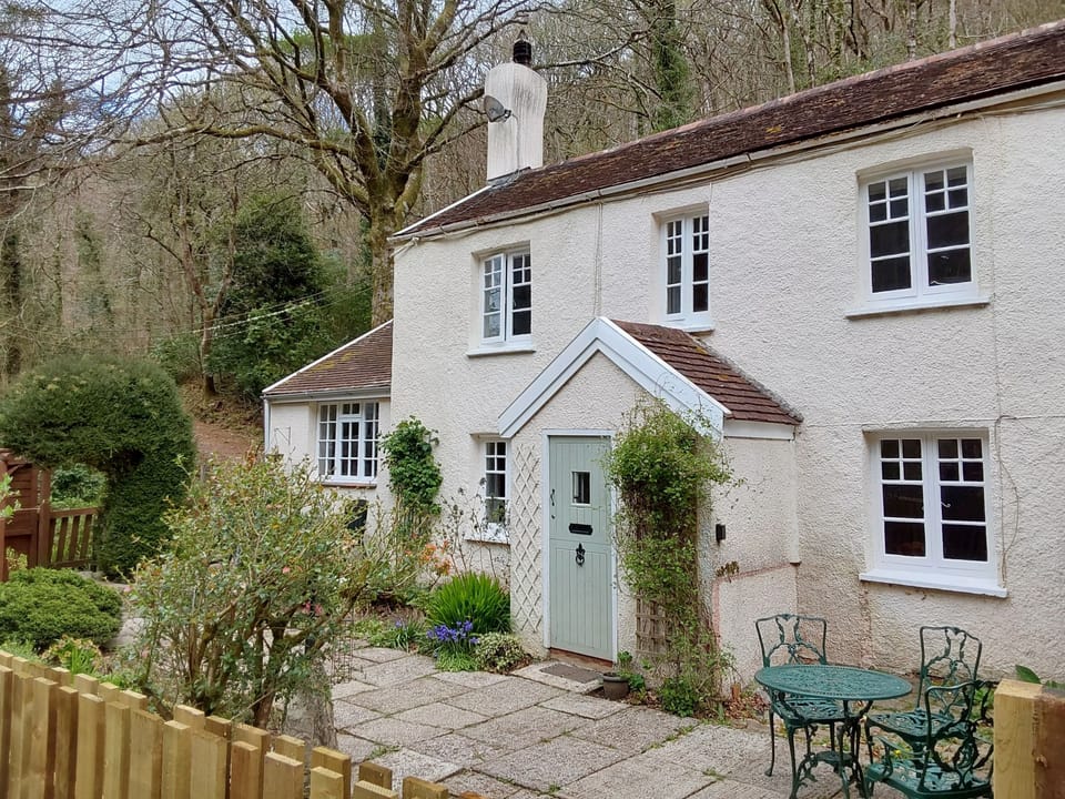 Rockford Lodge adjacent to the Ford