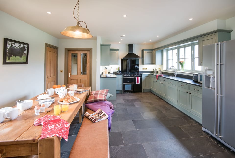 Kitchen/ Dining area enjoy a leisurely breakfast, the quiet and the views