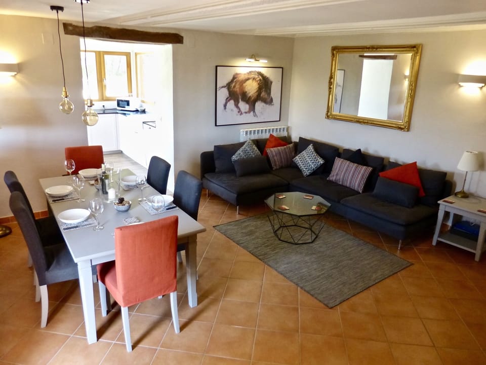 Dining & lounge area gives real style and feel to the property 