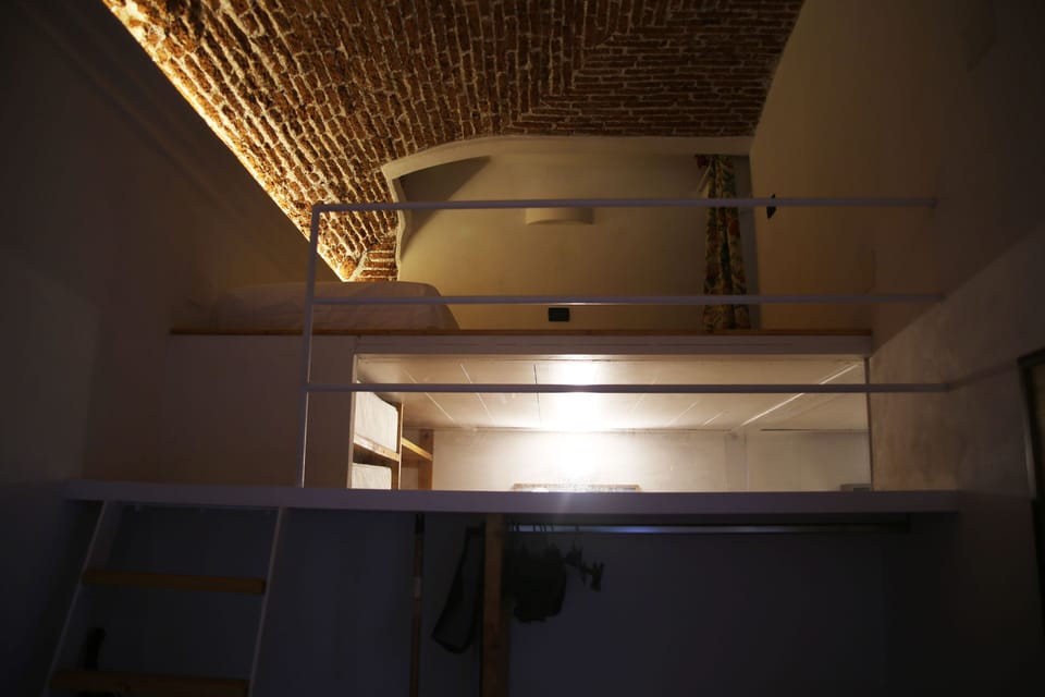 Night view of the mezzanine in the room, with the ceiling of the 1200