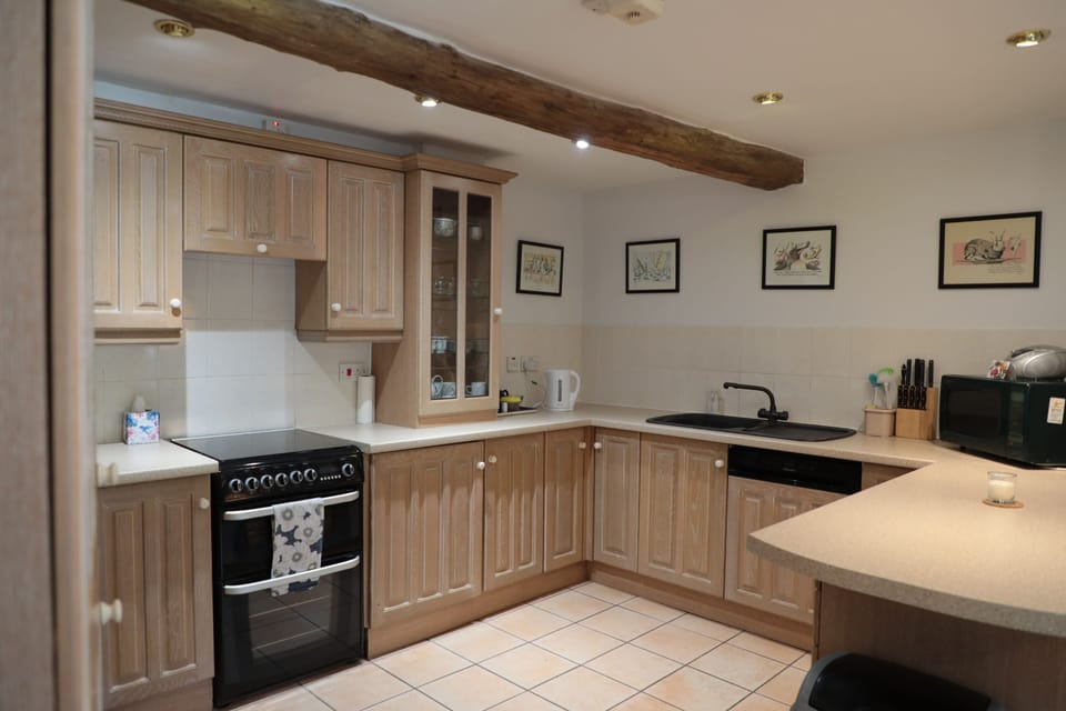 Kitchen Cooker & Prep Area