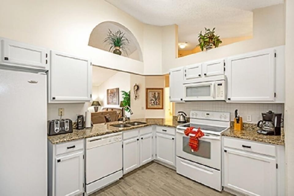 4324-Creekside-kitchen-1[1]..jpg