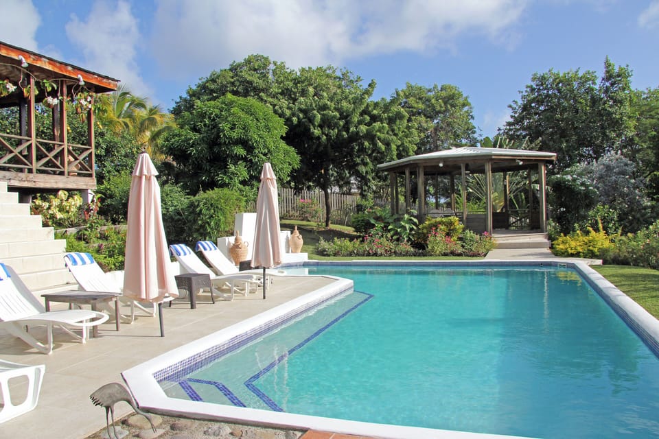Totally relax by the pool or sit on the underwater ledge with a cold drink.