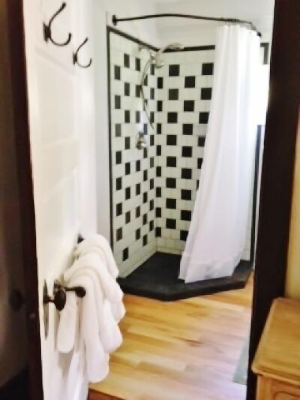 The bathroom of the green suite.