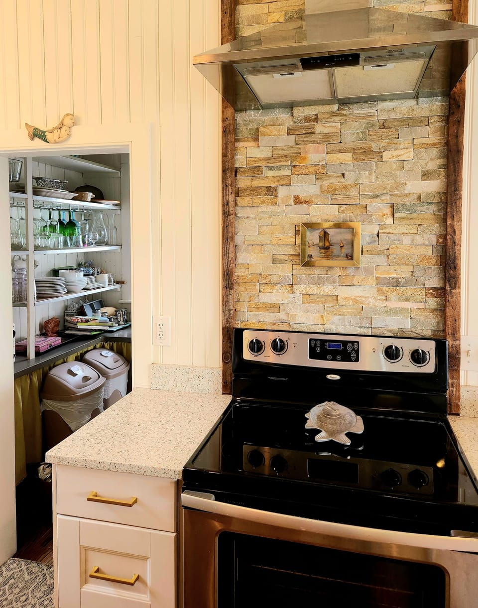 Kitchen oven & stovetop