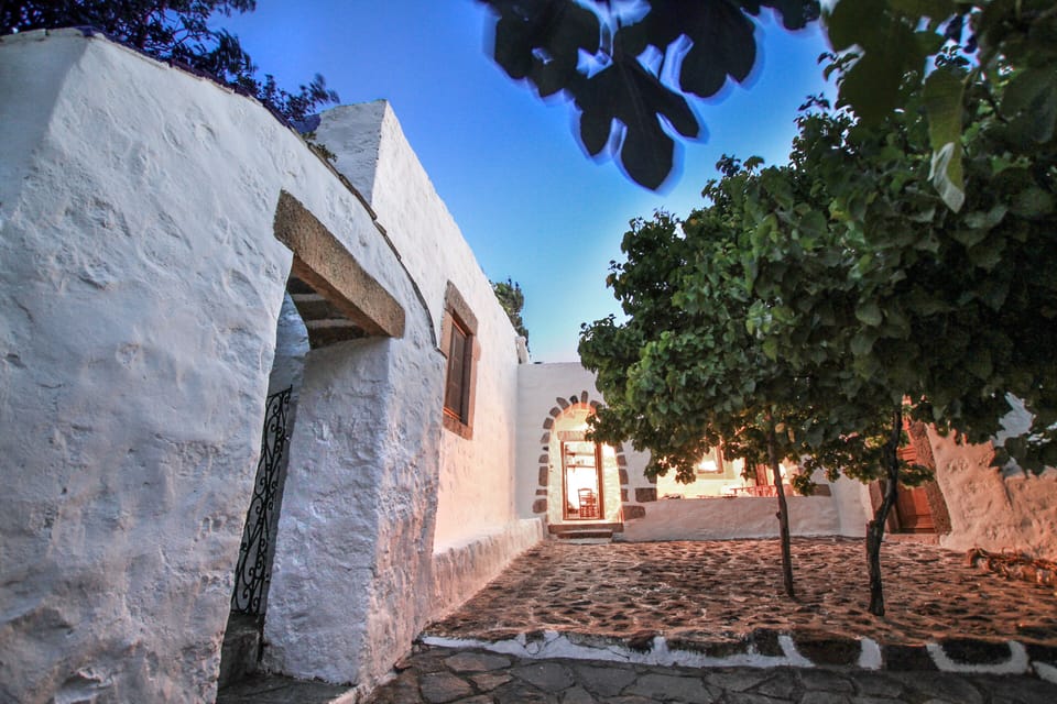 Night view of the entrance of the house