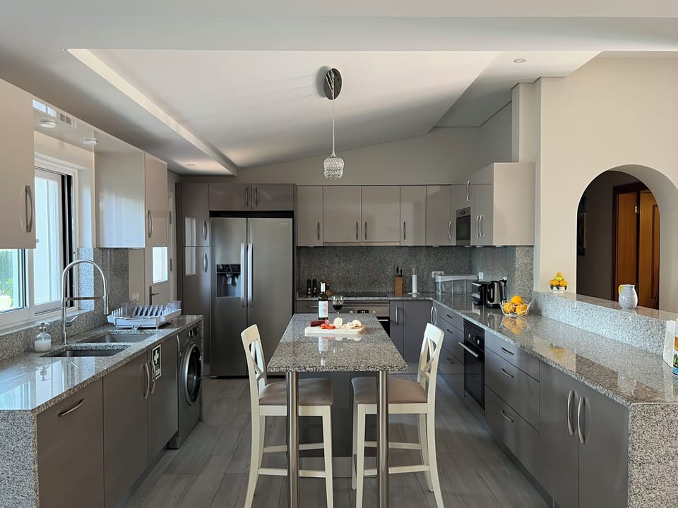 Well equipped, spacious kitchen
