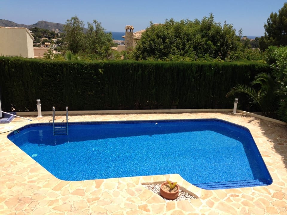 8 x 4m Pool with Lights