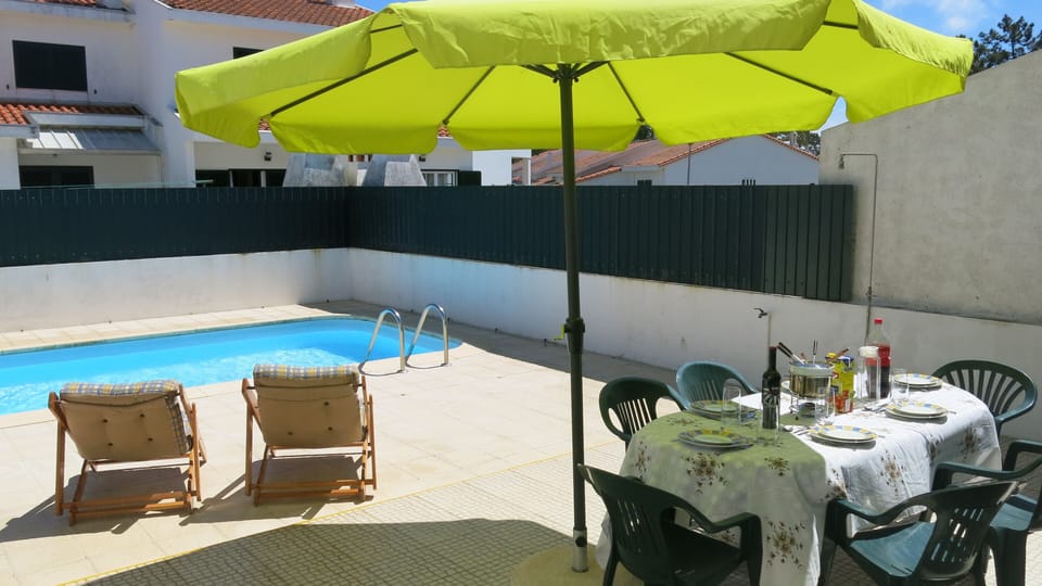 Piscina e zona de refeições