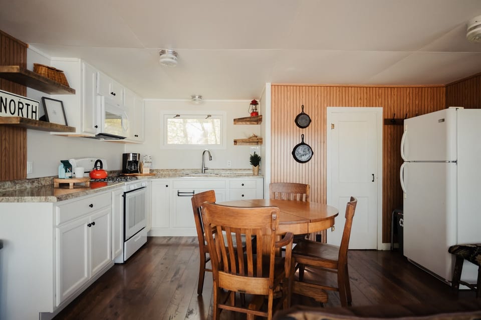 Kitchen with Dining Table