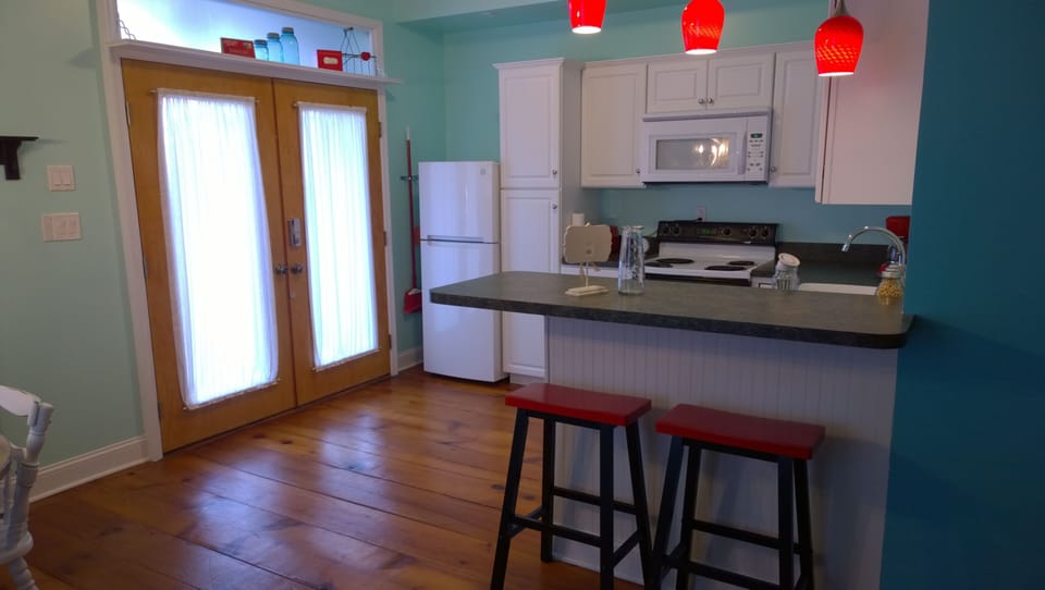 Bar, Entry and full Kitchen