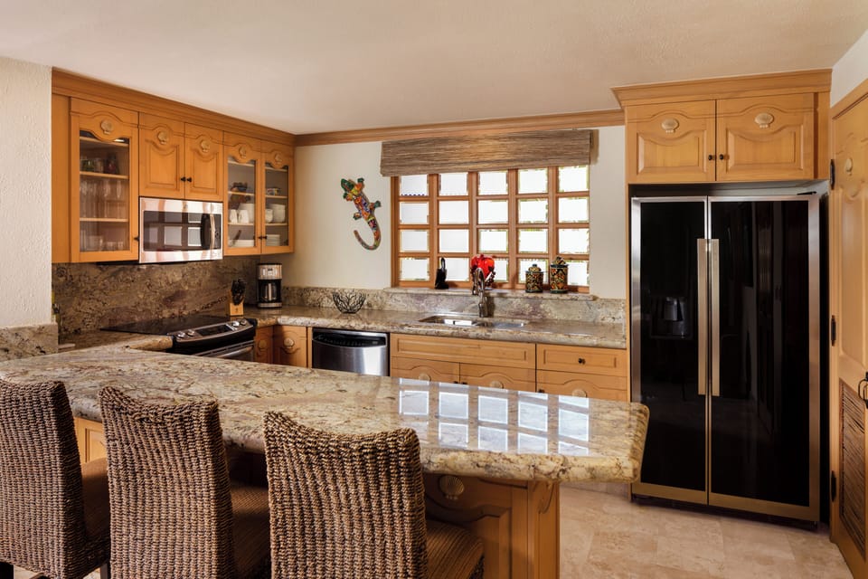 From quick bites to gourmet dinners—this full kitchen is equipped for it all, in style