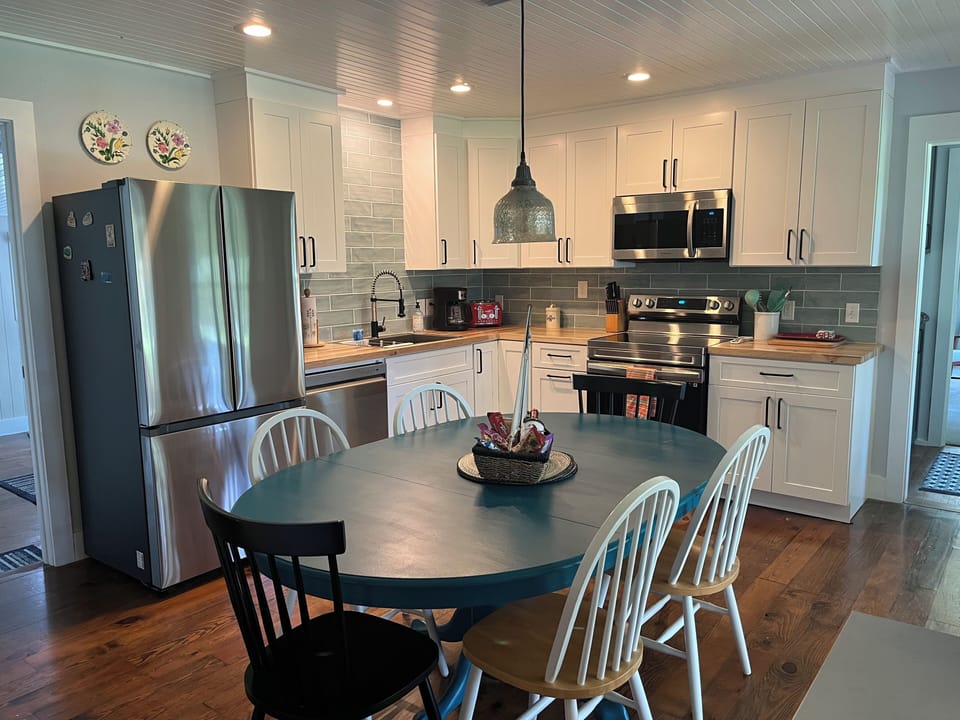 Updated eat in kitchen 2024