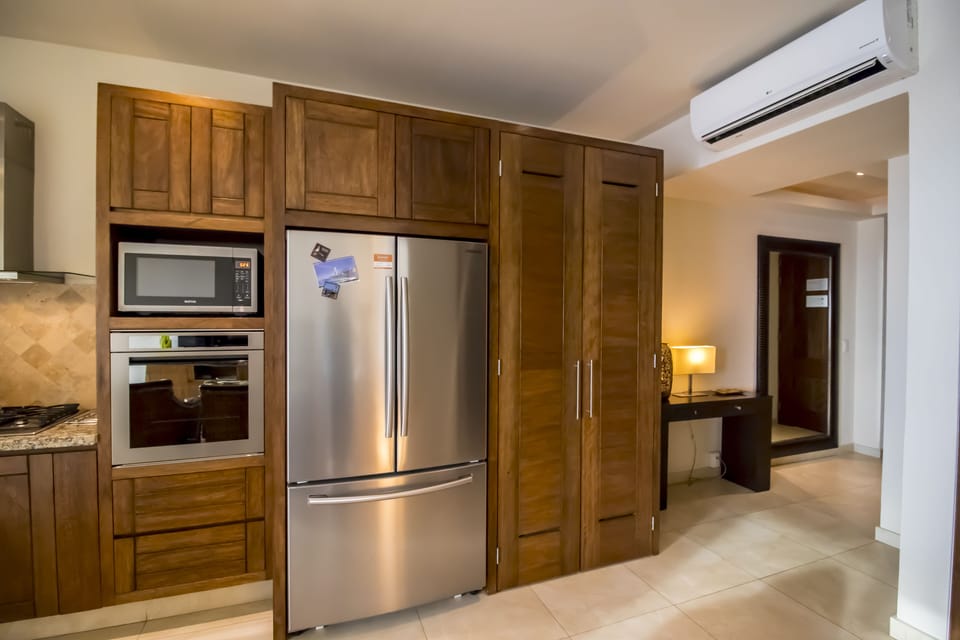 V177 506, Kitchen. (MyPvRentals) 