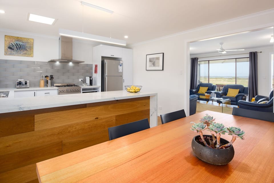 Kitchen/dining/living room photo