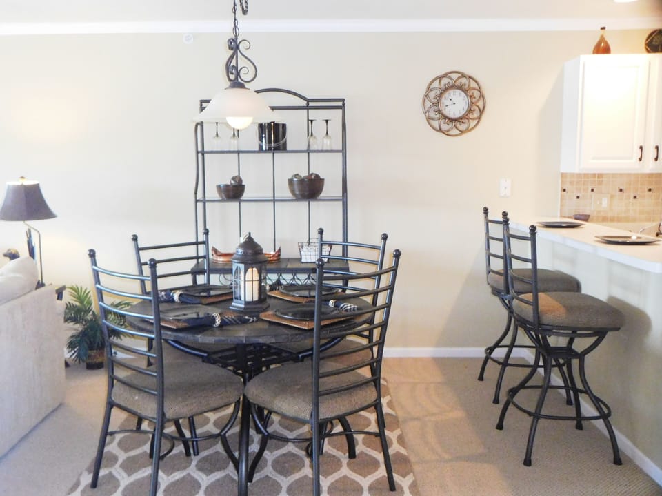 Seating for 6