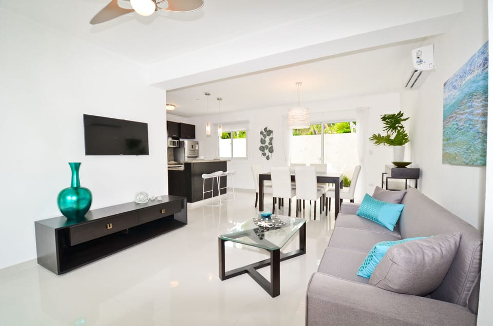 Open Caribbean-style Living and Dining