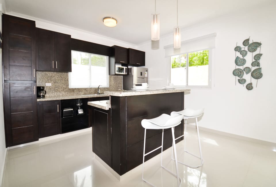 Fully-equipped Kitchen with stainless steel appliances and granite counter tops